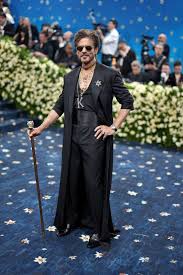 Shah Rukh Khan Turns Heads at Met Gala 2025 in Black Suit and Bold ‘K’ Necklace – See Pics!
